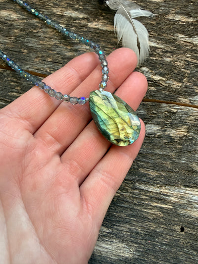 Wanderer Labradorite Stone Necklace