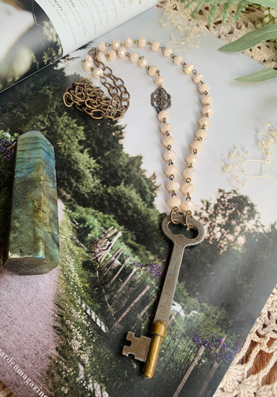Cream Shimmer Vintage Skeleton Key Necklace
