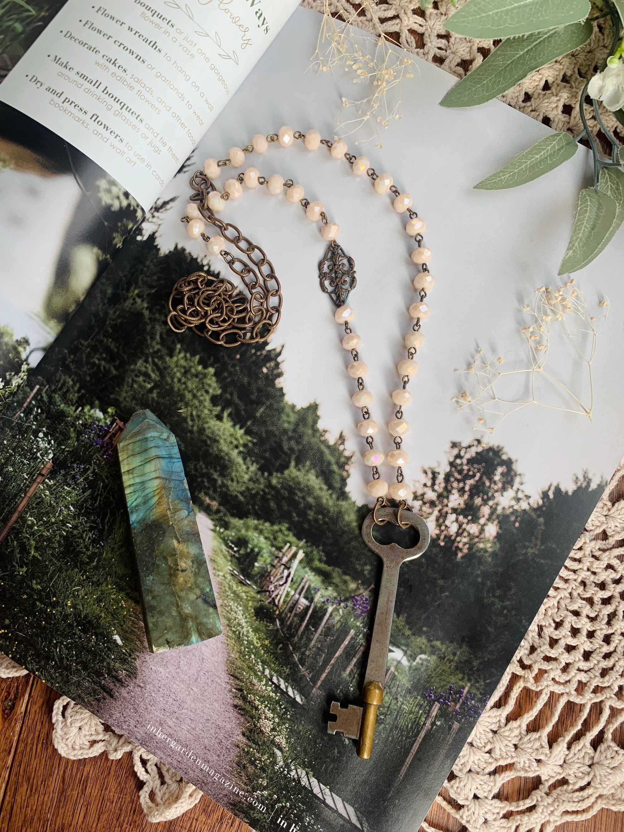 Cream Shimmer Vintage Skeleton Key Necklace